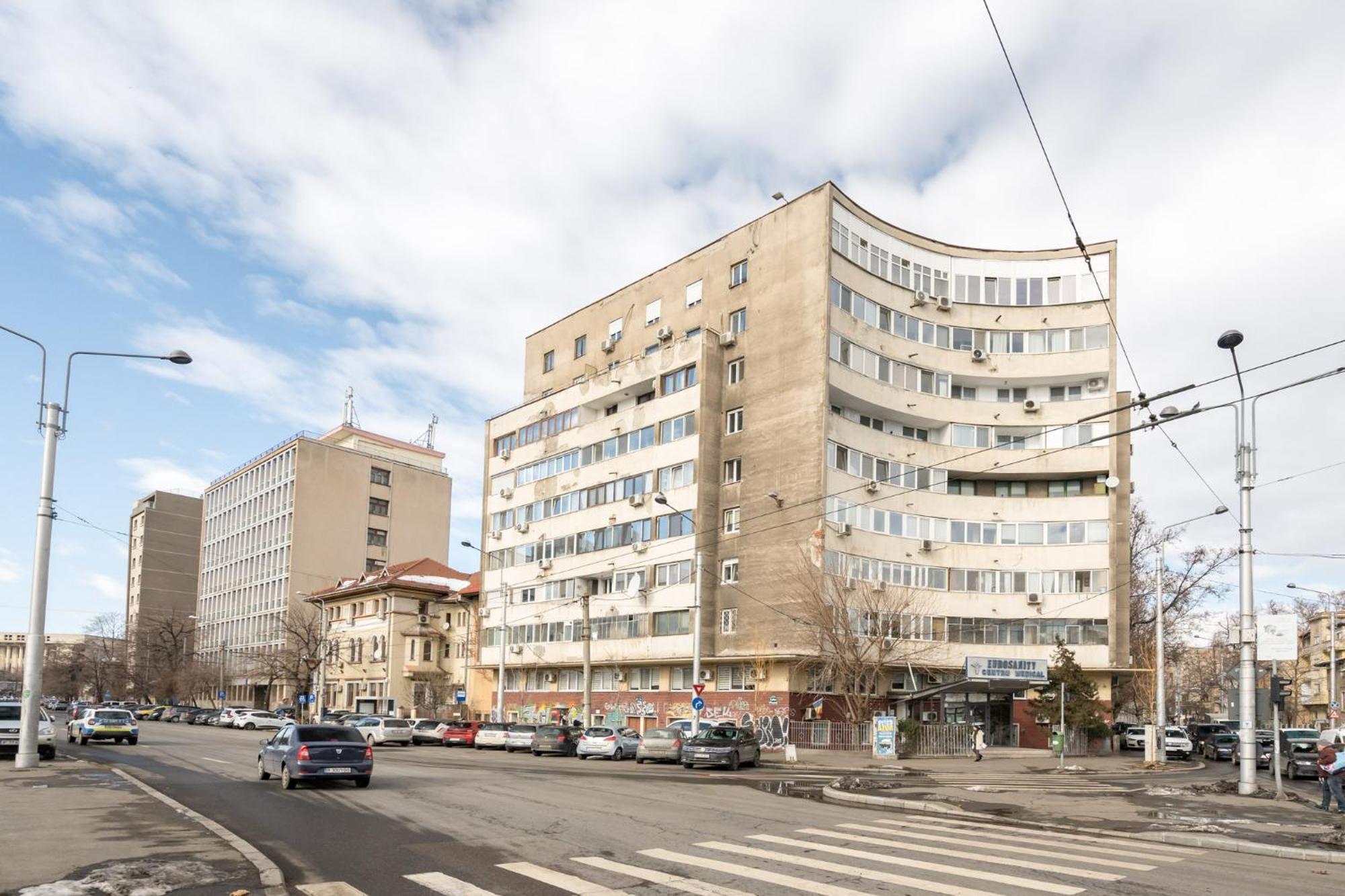 City View Apartment With Private Balcony Boekarest Buitenkant foto
