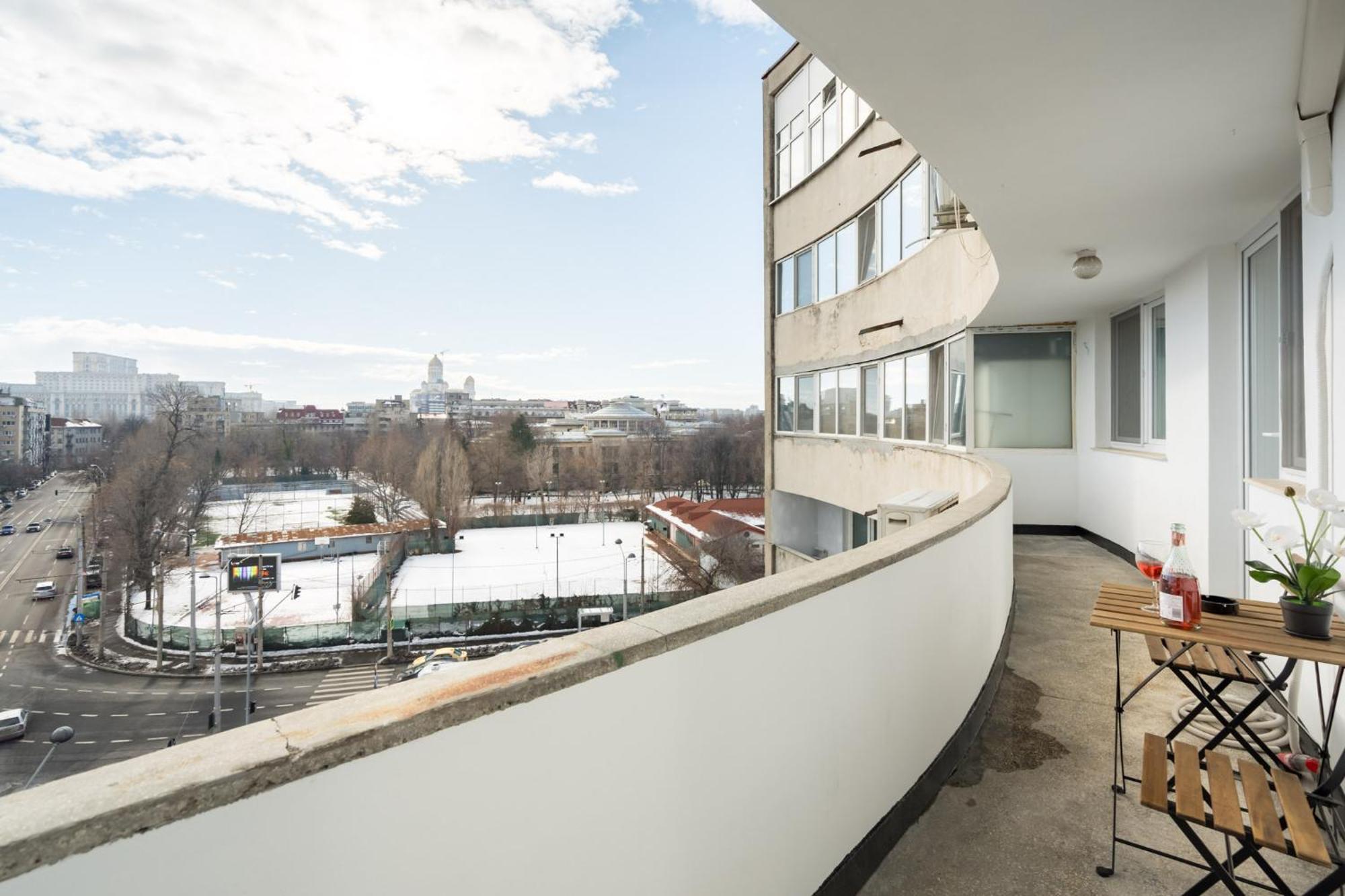 City View Apartment With Private Balcony Boekarest Buitenkant foto